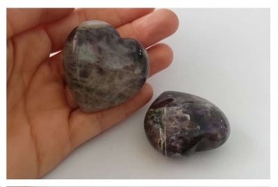 СЪРЦЕ ОТ ЕСТЕСТВЕН КАМЪК АМЕТИСТ - камък на промяната