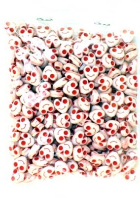 Мънисто прано сърце с усмивка 9x9 мм дупка 1 мм червено -50 грама ~240 броя