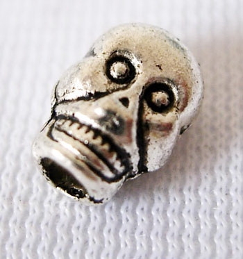 Мънисто метал череп 7x9 мм дупка 3 мм цвят сребро -10 броя