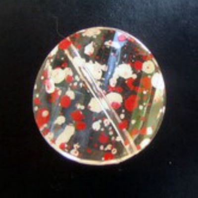 Мънисто кристал кръгче усукано 28 мм прозрачно напръскано бяло и червено -50 грама