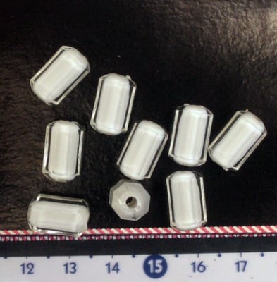 Мънисто с бяла основа цилиндър 14x8 мм дупка 2 мм многостенно прозрачно -50 грама ~ 60 броя