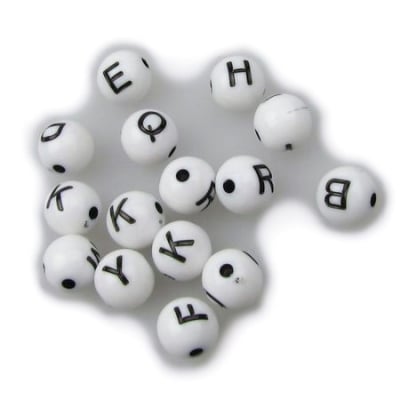 Мънисто двуцветно топче с букви 8 мм дупка 2 мм бяло -50 грама ~182 броя