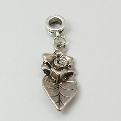 Висулка АРТ метал роза с листо 43 мм дупка 5 мм цвят сребро