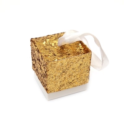 Картонена кутия сгъваема 5x5x5см златен брокат с пандела 