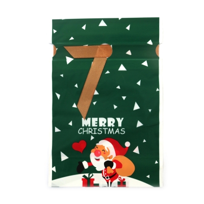 Коледен плик от PE материал 23x34 см със сатенена лента цвят зелен MERRY CHRISTMAS с Дядо Коледа
