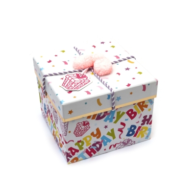 Подаръчна кутия 15x15x11.5 см с декорация и надпис Happy Birthday