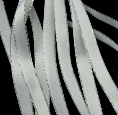 Лента Сатен 9 мм бяла с ламе сребро -5 метра