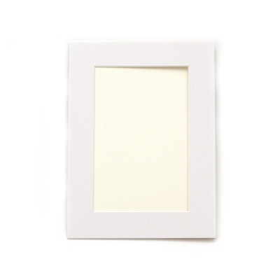 Картонена рамка външен размер 19x14 см с изолиращо фолио и двойно залепващо тиксо цвят бял