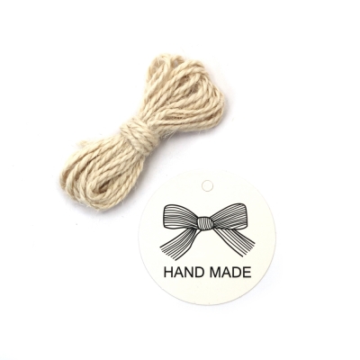Картонени тагове кръг 5 см 12 броя с 3 метра канап и надпис "Hand made"