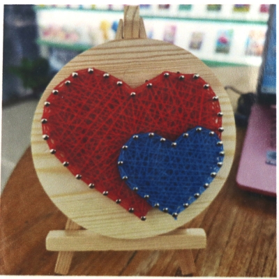 Творчески комплект STRING ART с конци,пирони и статив 11x11 см -сърца DHAA28275