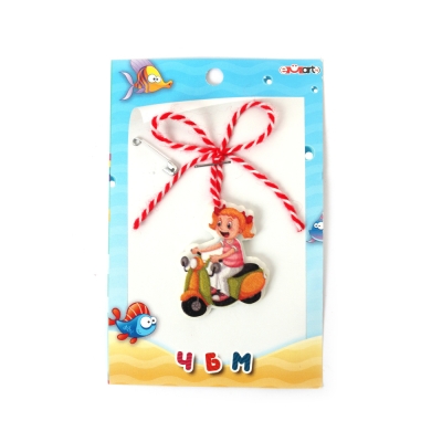 Мартеница момиче с мотор филц и дърво