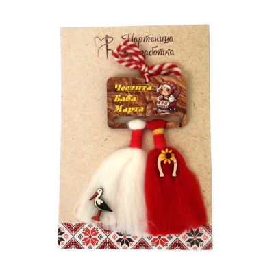 Мартеница Пискюли от вълна с дървена плочка ЧБМ