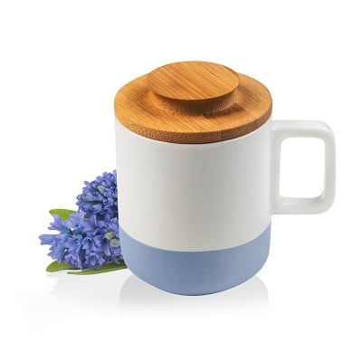 Чаша с дървено капаче