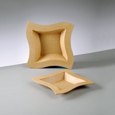 Извита декоративна чиния, 19 x 19 x 3 cm