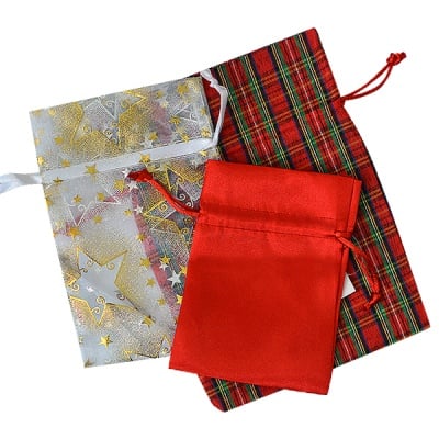 Торбичка подаръчна карирана, 13 x 18 cm, червена/зелена