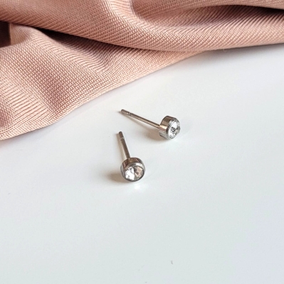 Обеци от медицинска стомана с кристал (сребристи)