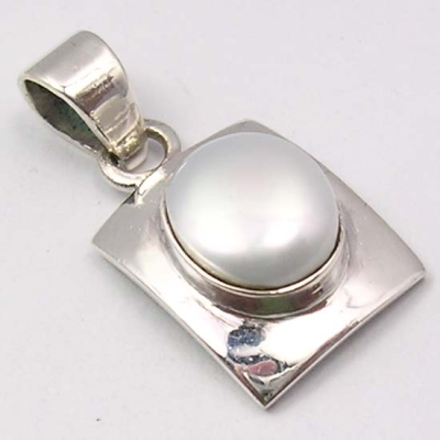 Медальон Перла със Сребро 925