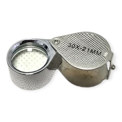 Полева лупа и кутийка