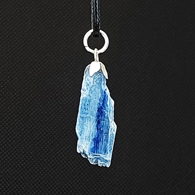 Висулки и Медальони Син Кианит, Дистен