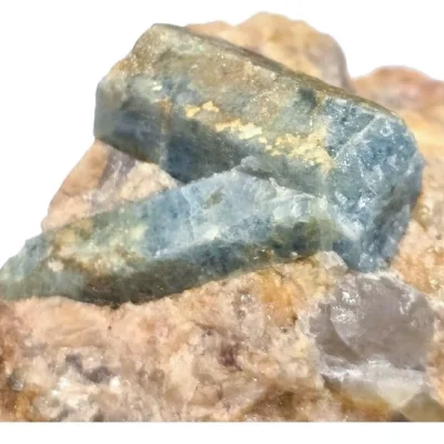 Срастнали Берил Аквамаринови Кристали върху Пегматит