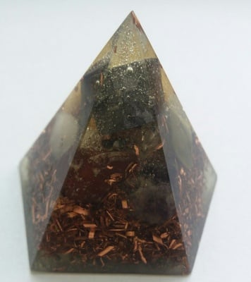 ОРГОНИТНА ПИРАМИДА - черен турмалин, планински кристал, аметист