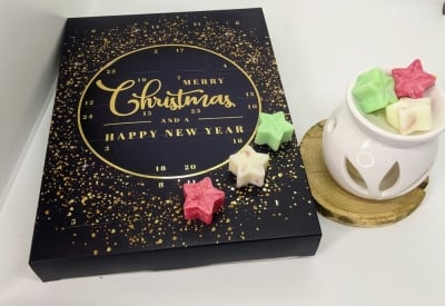 Ароматен календар В очакване на Коледа с kерамичен Бърнър (Арома лампа) + 3 брoя чаени свещи