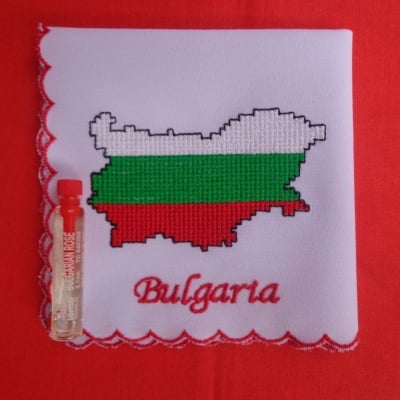 Български трибагреник - бродирана кърпичка