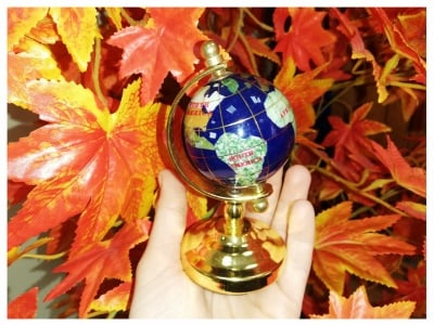 Глобус от полускъпоценни минерали - Модел 1