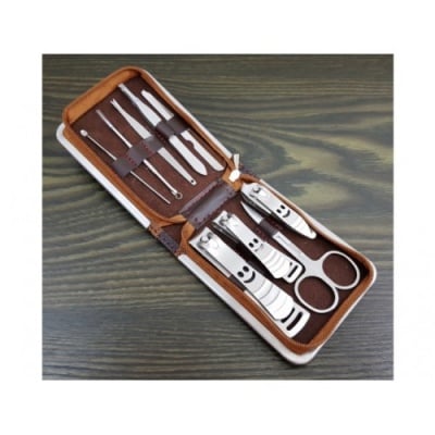 Удобен комплект за маникюр от 9 части