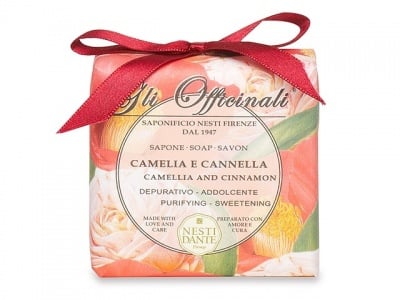 НАТУРАЛЕН САПУН С АРОМАТ НА КАНЕЛА И КАМЕЛИЯ - 200 гр.
