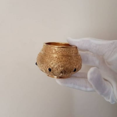 Реплика на златната чаша с камъни на хан Аспарух