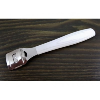 Уред за отстраняване на мъртва кожа с 2 резервни резеца