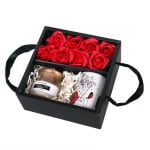 Подаръчен комплект  Честит Празник  с ароматна свещ  Букет и сапунени рози