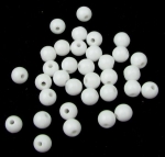 Мънисто плътно топче 6 мм дупка 1.5 мм бяло -50 грама ~ 440 броя