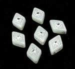 Мънисто ромб 8.5x9.5x4 мм дупка 1 мм с имитация камъчета цвят бял -50 грама ~267 броя