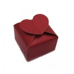 Кутия картонена сгъваема за подарък 6x6x6.5 см със сърце цвят бордо перлено