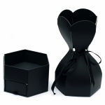Кутия за подарък шестоъгълна 40x20.5 см с чекмедже и лента сатен черна