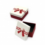 Кутия за подарък квадратна 14.5x6 см червена с бял капак и сатенена панделка