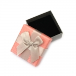 Кутия за бижута 7x7 см розова със сива панделка