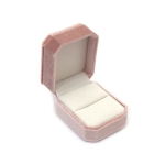 Кадифена кутия за бижута 6x7.5x4.5 см цвят пудра