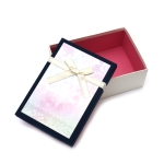 Кутия за подарък с панделка 19x12x7 см цвят бял с розов капак