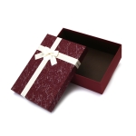Кутия за подарък с панделка 26x19x8 см цвят бордо