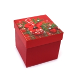 Коледна подаръчна кутия 13x13x12.8 см цвят червен с коледна декорация