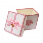 Кутия за подарък с панделка 19x15.5x17.5 см цвят бяло и розово