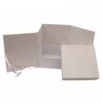 Кутия за подарък 18.1x18.1x21.6 см цвят бял