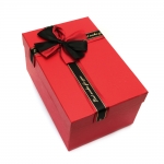 Кутия за подарък с панделка 20x14x8 см цвят червен