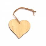 Дървена висулка за декорация сърце 50x55x2 мм с въже