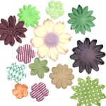 Цветя от хартия релефни от 25 мм до 70 мм асорте цветове - кафяво и зелено -3 грама приблизително 30 броя