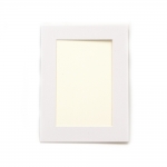 Картонена рамка външен размер 19x14 см с изолиращо фолио и двойно залепващо тиксо цвят бял