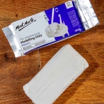Глина за моделиране с въздушно втвърдяване Mont Marte Air Hardening Modelling Clay White бяла -250 грама